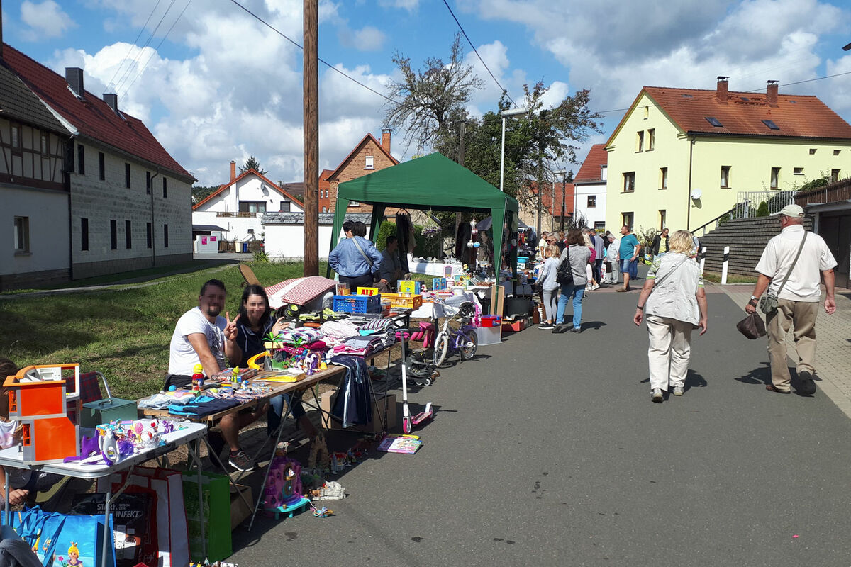 Dorfflohmarkt, Grossaga Hainstrasse, Foto:Barbara Altenkirch, 2018-09-01