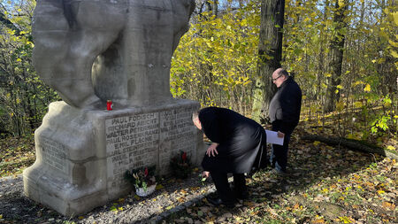 Volkstrauertag 2023 Kranzniederlegung Grossaga Hain Gefallendenkmal S.Seipelt D2023 11 19 max450x300